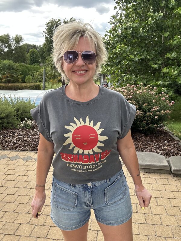 T-shirt HOLIDAY – Image 4